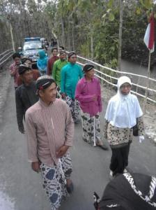 Arak-arakan menuju lokasi balai padukuhan Gerjo (1